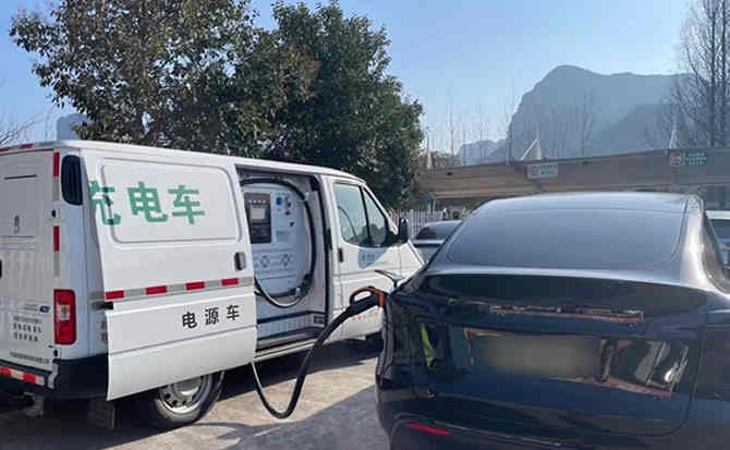 盐津汽车搭电